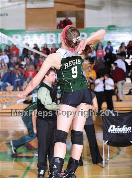 Thumbnail 2 in Colfax vs. Regis (WIAA Regional Finals) photogallery.