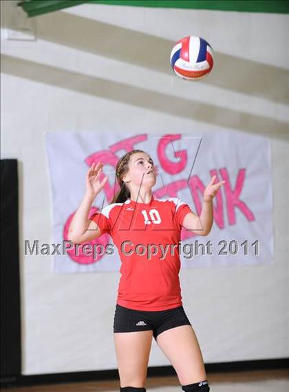 Thumbnail 2 in Colfax vs. Regis (WIAA Regional Finals) photogallery.