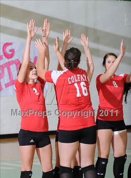 Thumbnail 3 in Colfax vs. Regis (WIAA Regional Finals) photogallery.