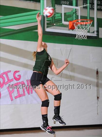 Thumbnail 1 in Colfax vs. Regis (WIAA Regional Finals) photogallery.