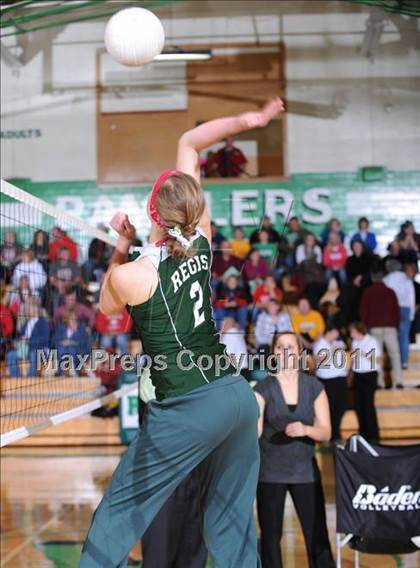 Thumbnail 3 in Colfax vs. Regis (WIAA Regional Finals) photogallery.