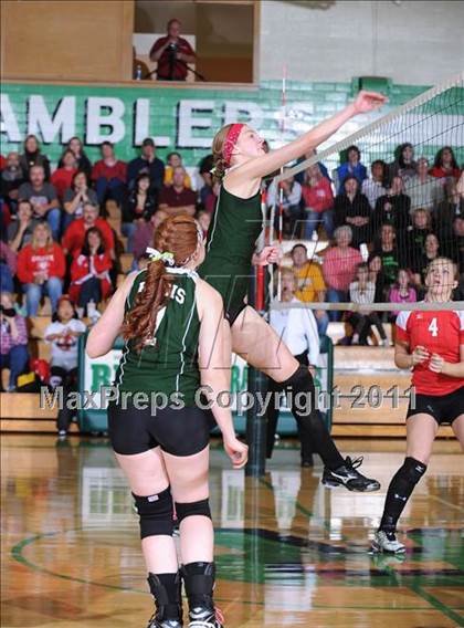 Thumbnail 2 in Colfax vs. Regis (WIAA Regional Finals) photogallery.