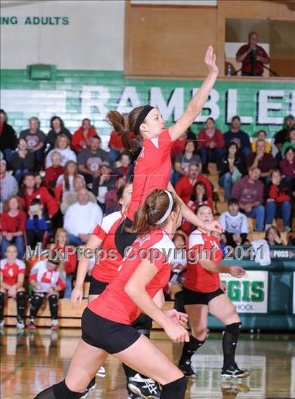 Thumbnail 3 in Colfax vs. Regis (WIAA Regional Finals) photogallery.