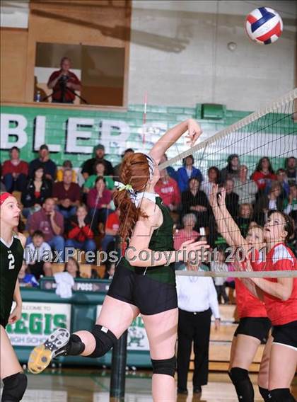Thumbnail 2 in Colfax vs. Regis (WIAA Regional Finals) photogallery.