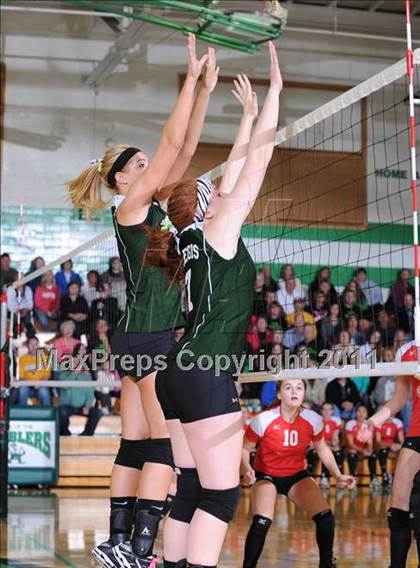 Thumbnail 1 in Colfax vs. Regis (WIAA Regional Finals) photogallery.