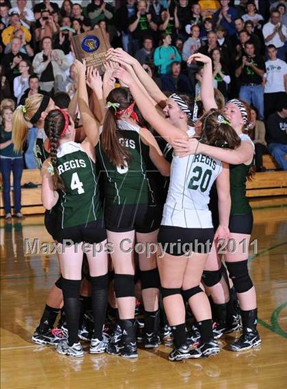 Thumbnail 3 in Colfax vs. Regis (WIAA Regional Finals) photogallery.