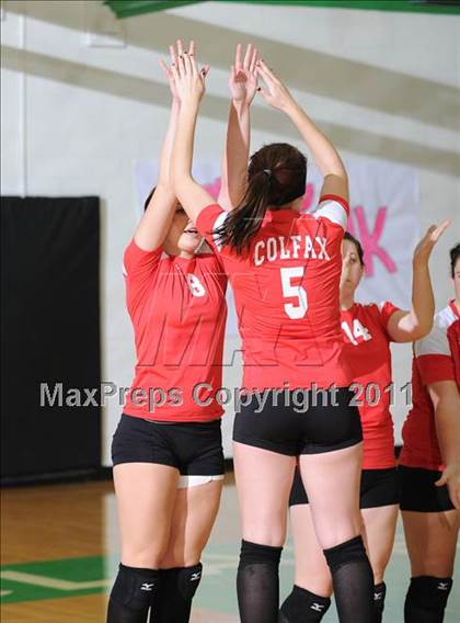 Thumbnail 1 in Colfax vs. Regis (WIAA Regional Finals) photogallery.