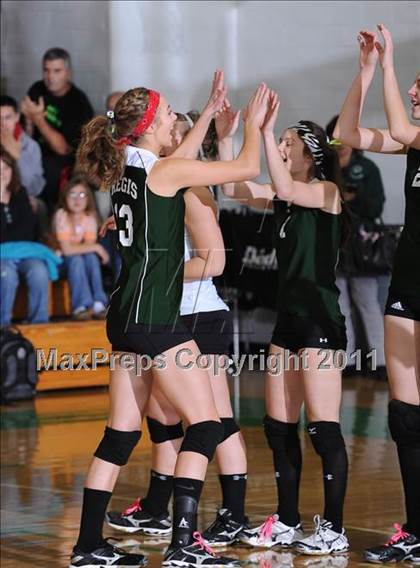 Thumbnail 2 in Colfax vs. Regis (WIAA Regional Finals) photogallery.