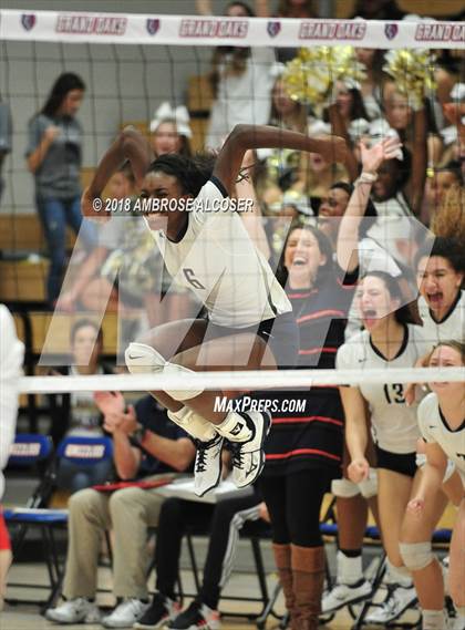 Thumbnail 2 in The Woodlands vs. Klein Collins (UIL 6A Quarterfinal Playoff) photogallery.
