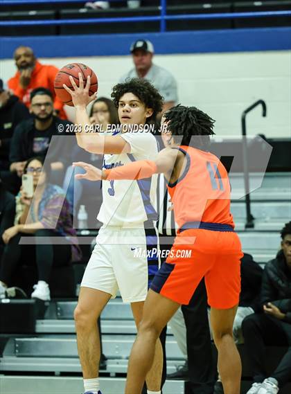 Thumbnail 1 in Blackman @ LaVergne photogallery.