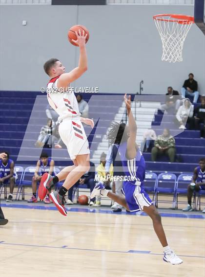 Thumbnail 1 in Stall vs Paul Laurence Dunbar (Lowcountry Roundball Classic) photogallery.