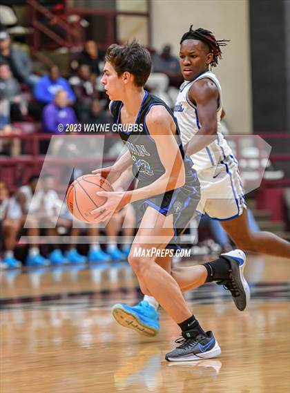 Thumbnail 3 in Hooks vs. Lipan (Holiday Hoops Tournament) photogallery.