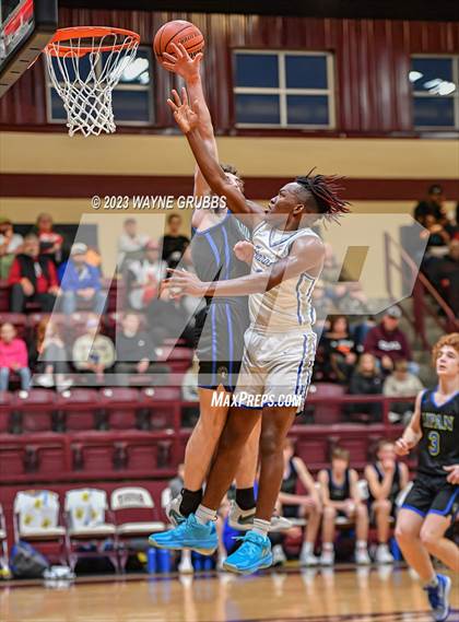 Thumbnail 3 in Hooks vs. Lipan (Holiday Hoops Tournament) photogallery.