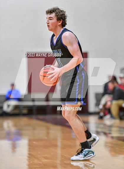 Thumbnail 2 in Hooks vs. Lipan (Holiday Hoops Tournament) photogallery.