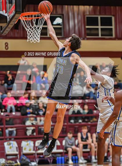 Thumbnail 3 in Hooks vs. Lipan (Holiday Hoops Tournament) photogallery.