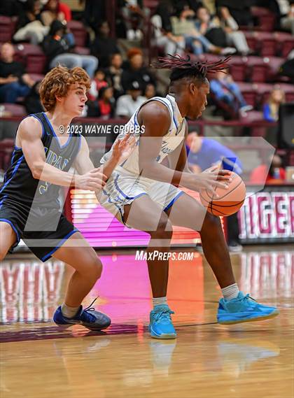 Thumbnail 3 in Hooks vs. Lipan (Holiday Hoops Tournament) photogallery.
