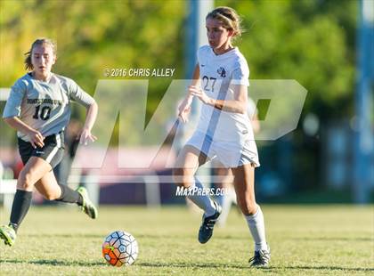 Thumbnail 2 in David Crockett @ Dobyns-Bennett photogallery.