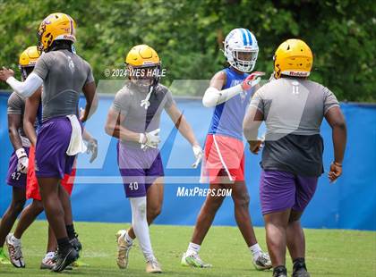 Thumbnail 3 in Cleveland Central vs Desoto Central (U of Memphis 7v7) photogallery.
