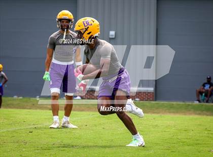 Thumbnail 2 in Cleveland Central vs Desoto Central (U of Memphis 7v7) photogallery.