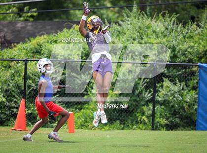 Thumbnail 3 in Cleveland Central vs Desoto Central (U of Memphis 7v7) photogallery.