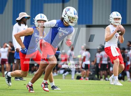 Thumbnail 3 in Cleveland Central vs Desoto Central (U of Memphis 7v7) photogallery.