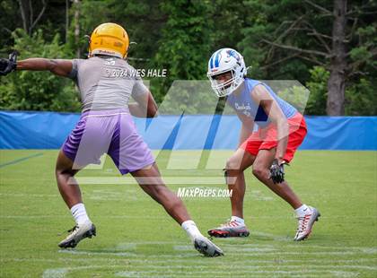 Thumbnail 3 in Cleveland Central vs Desoto Central (U of Memphis 7v7) photogallery.