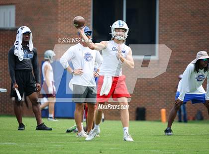 Thumbnail 3 in Cleveland Central vs Desoto Central (U of Memphis 7v7) photogallery.