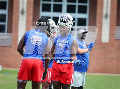 Thumbnail 3 in Cleveland Central vs Desoto Central (U of Memphis 7v7) photogallery.