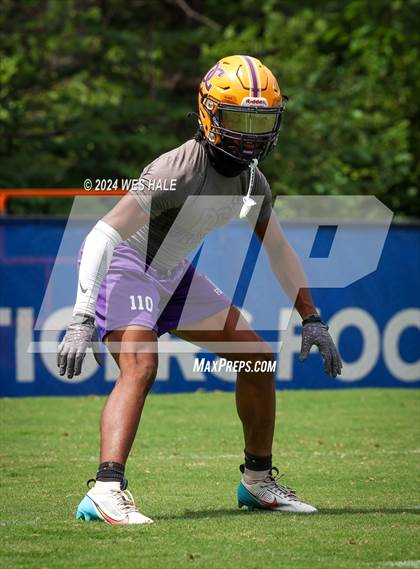 Thumbnail 1 in Cleveland Central vs Desoto Central (U of Memphis 7v7) photogallery.
