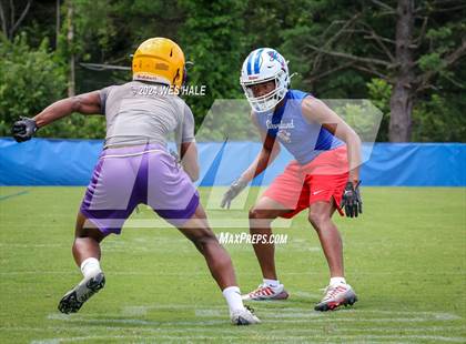 Thumbnail 2 in Cleveland Central vs Desoto Central (U of Memphis 7v7) photogallery.