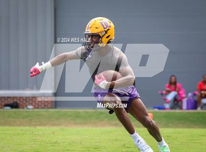 Thumbnail 3 in Cleveland Central vs Desoto Central (U of Memphis 7v7) photogallery.