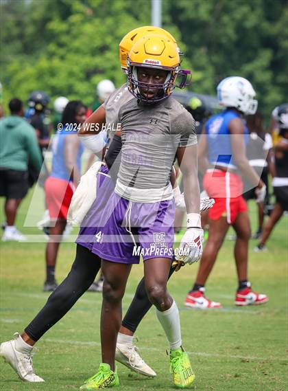 Thumbnail 2 in Cleveland Central vs Desoto Central (U of Memphis 7v7) photogallery.