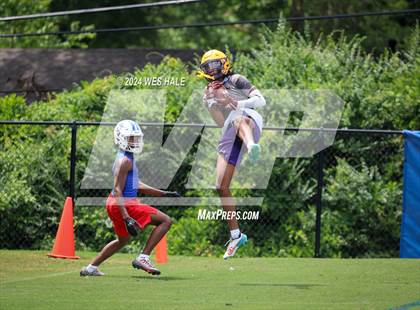Thumbnail 1 in Cleveland Central vs Desoto Central (U of Memphis 7v7) photogallery.