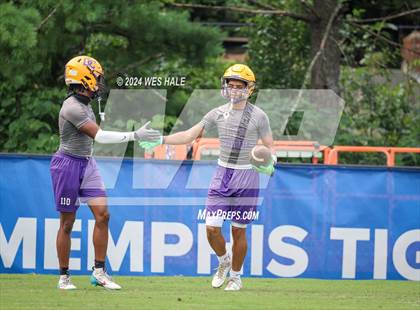 Thumbnail 3 in Cleveland Central vs Desoto Central (U of Memphis 7v7) photogallery.