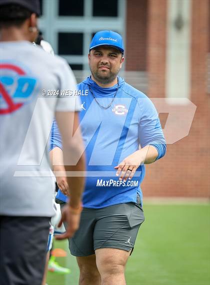 Thumbnail 1 in Cleveland Central vs Desoto Central (U of Memphis 7v7) photogallery.