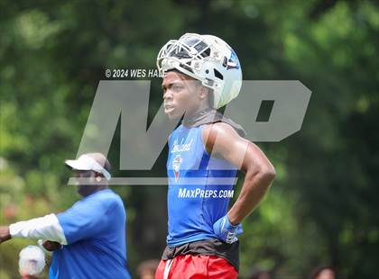 Thumbnail 1 in Cleveland Central vs Desoto Central (U of Memphis 7v7) photogallery.