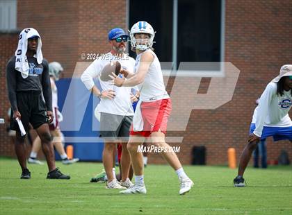 Thumbnail 2 in Cleveland Central vs Desoto Central (U of Memphis 7v7) photogallery.