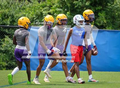 Thumbnail 2 in Cleveland Central vs Desoto Central (U of Memphis 7v7) photogallery.