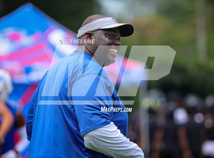 Thumbnail 3 in Cleveland Central vs Desoto Central (U of Memphis 7v7) photogallery.
