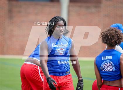 Thumbnail 2 in Cleveland Central vs Desoto Central (U of Memphis 7v7) photogallery.