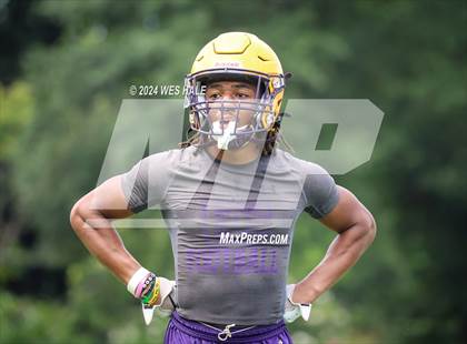 Thumbnail 2 in Cleveland Central vs Desoto Central (U of Memphis 7v7) photogallery.