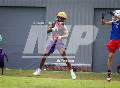 Thumbnail 3 in Cleveland Central vs Desoto Central (U of Memphis 7v7) photogallery.