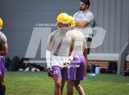 Thumbnail 1 in Cleveland Central vs Desoto Central (U of Memphis 7v7) photogallery.