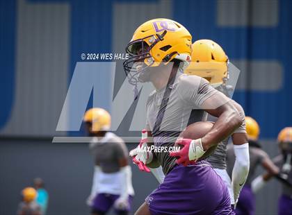 Thumbnail 1 in Cleveland Central vs Desoto Central (U of Memphis 7v7) photogallery.