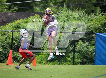 Thumbnail 1 in Cleveland Central vs Desoto Central (U of Memphis 7v7) photogallery.