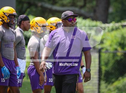 Thumbnail 1 in Cleveland Central vs Desoto Central (U of Memphis 7v7) photogallery.