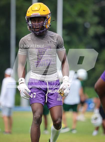 Thumbnail 2 in Cleveland Central vs Desoto Central (U of Memphis 7v7) photogallery.
