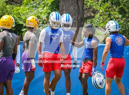 Thumbnail 2 in Cleveland Central vs Desoto Central (U of Memphis 7v7) photogallery.
