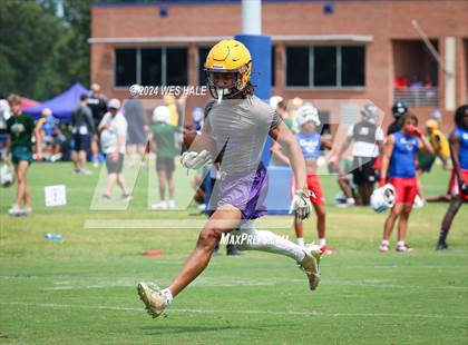 Thumbnail 1 in Cleveland Central vs Desoto Central (U of Memphis 7v7) photogallery.