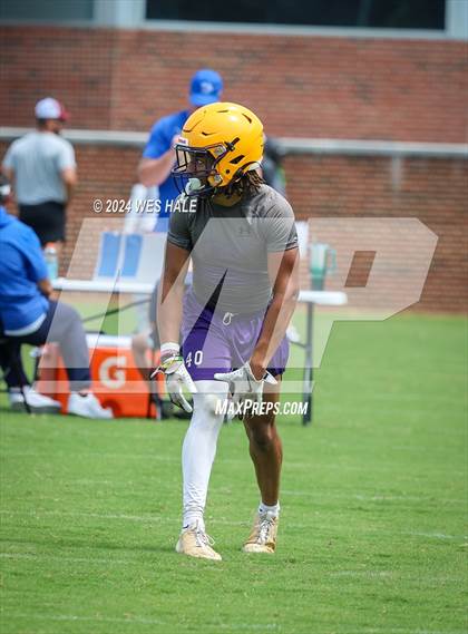 Thumbnail 1 in Cleveland Central vs Desoto Central (U of Memphis 7v7) photogallery.